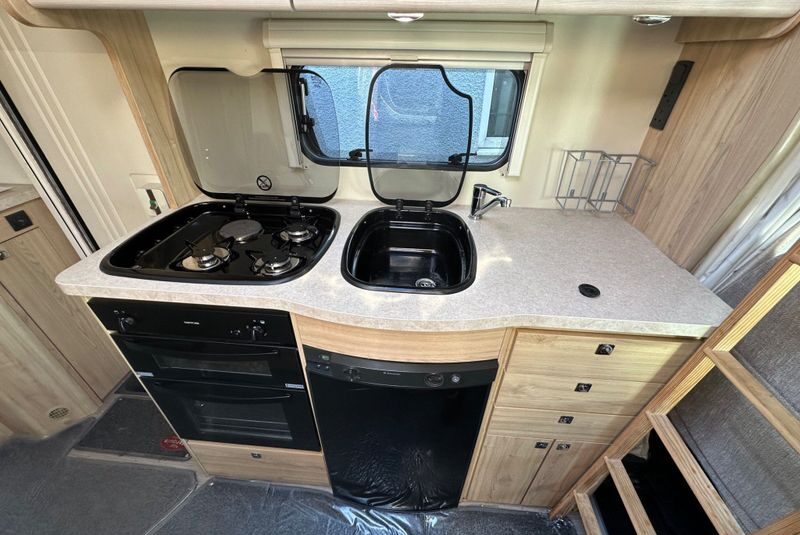 Elddis Majestic 180