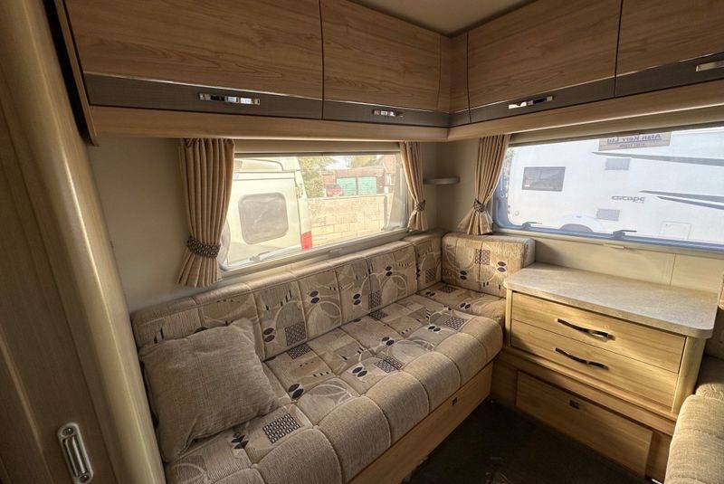 Elddis Majestic 180