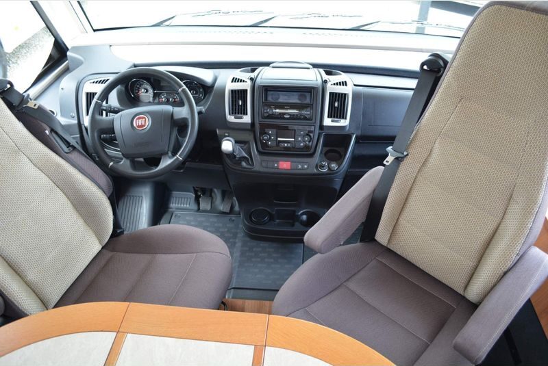 Hymer B678
