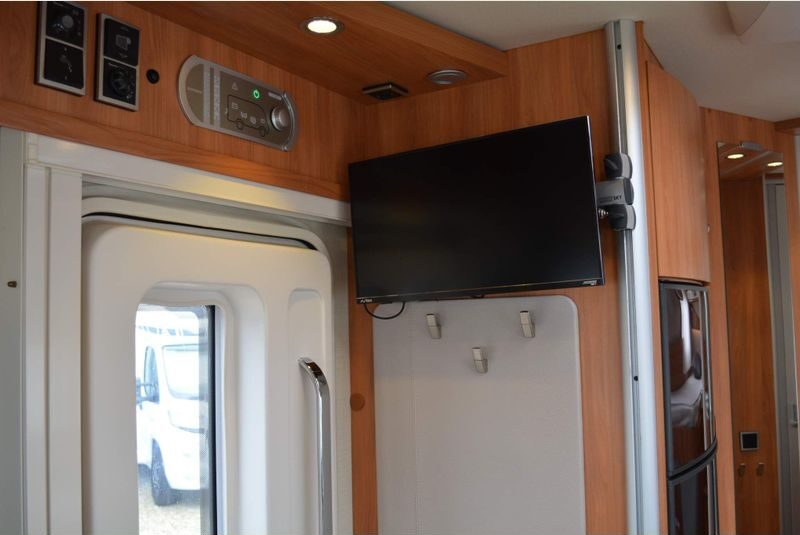 Hymer B678