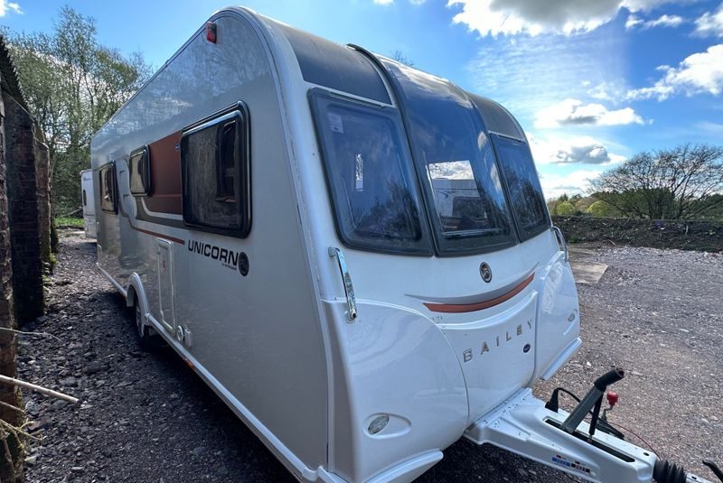 Bailey Unicorn Black Vigo