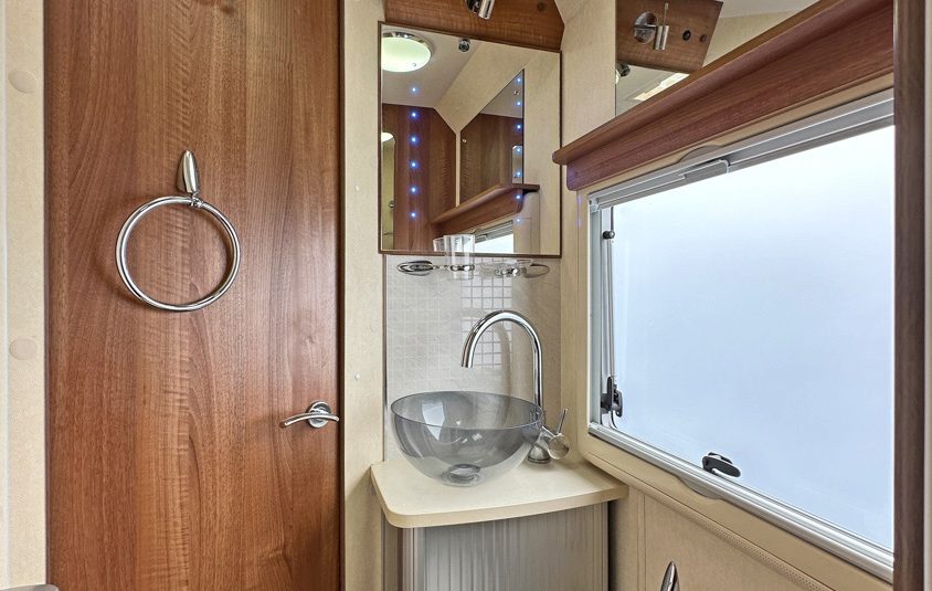 AUTO-SLEEPER BROADWAY