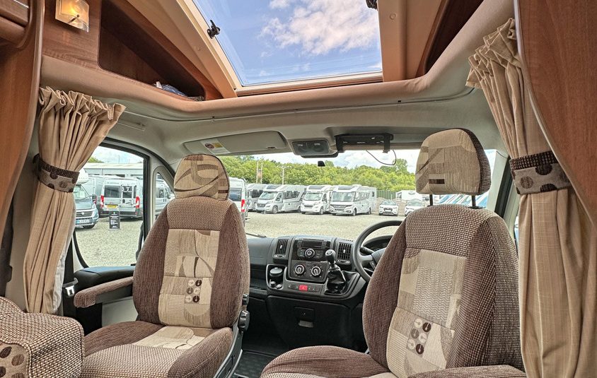 AUTO-SLEEPER BROADWAY