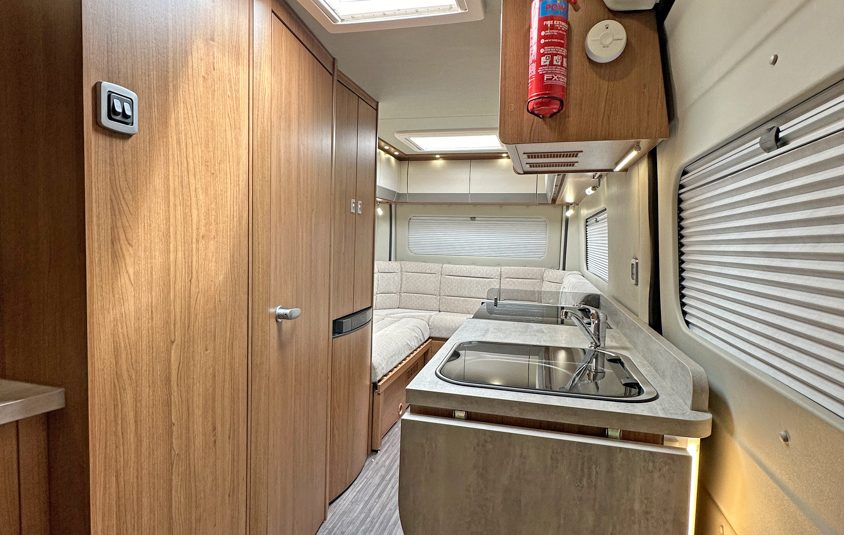 Auto-Trail V-Line 635